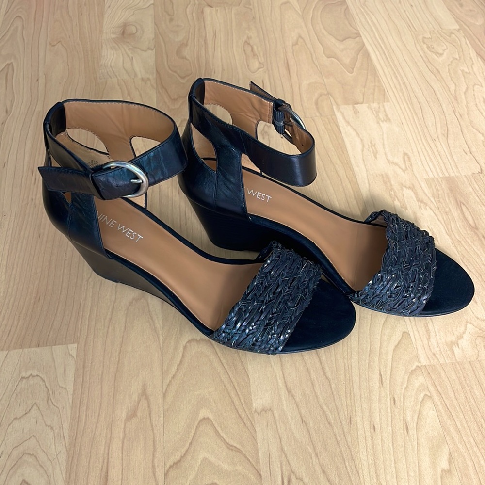 Black sandal